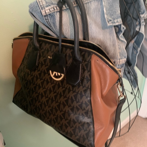 2 for 1 Michael Kors Bag Bundle - Picture 3 of 10